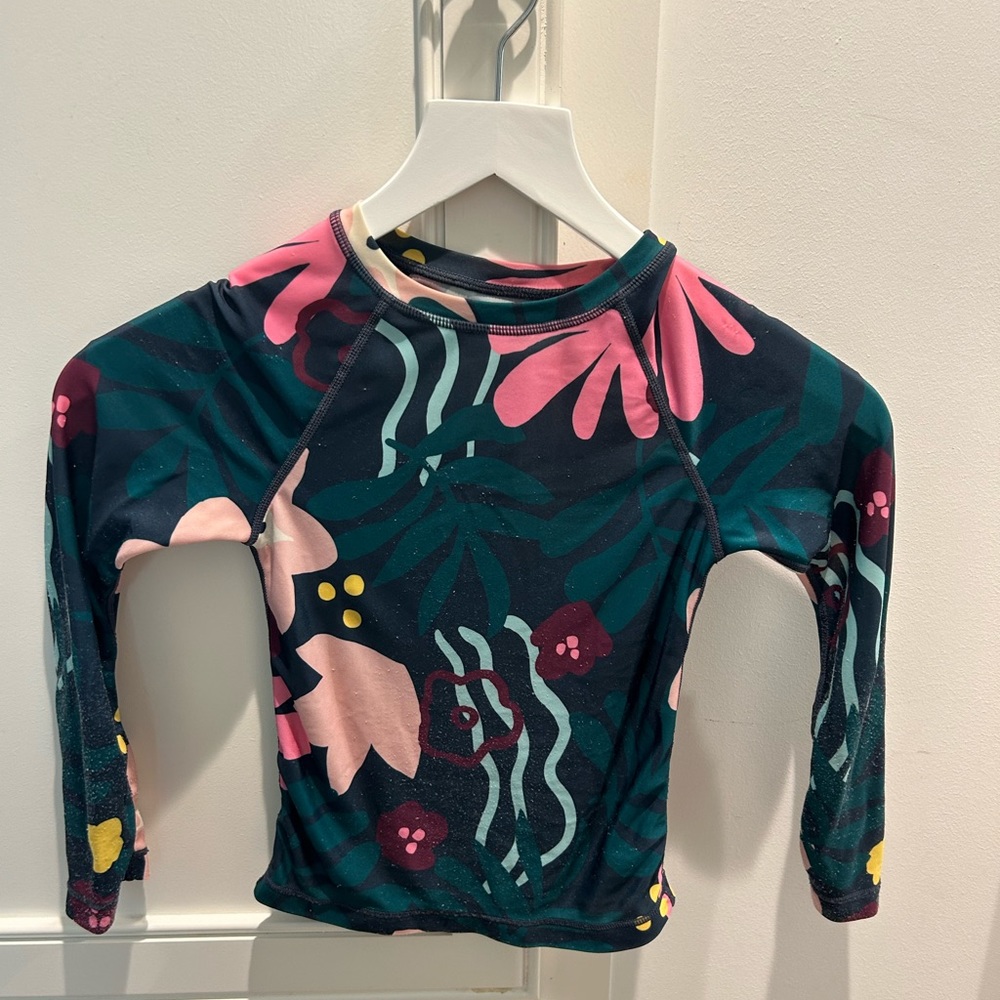 Tea rash guard